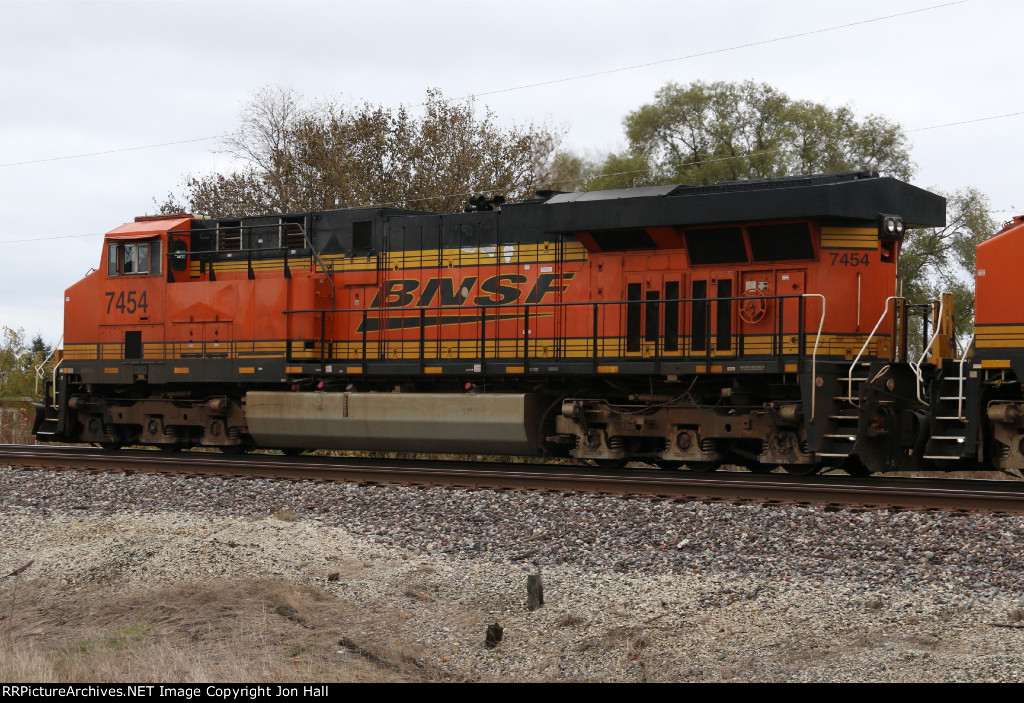 BNSF 7454